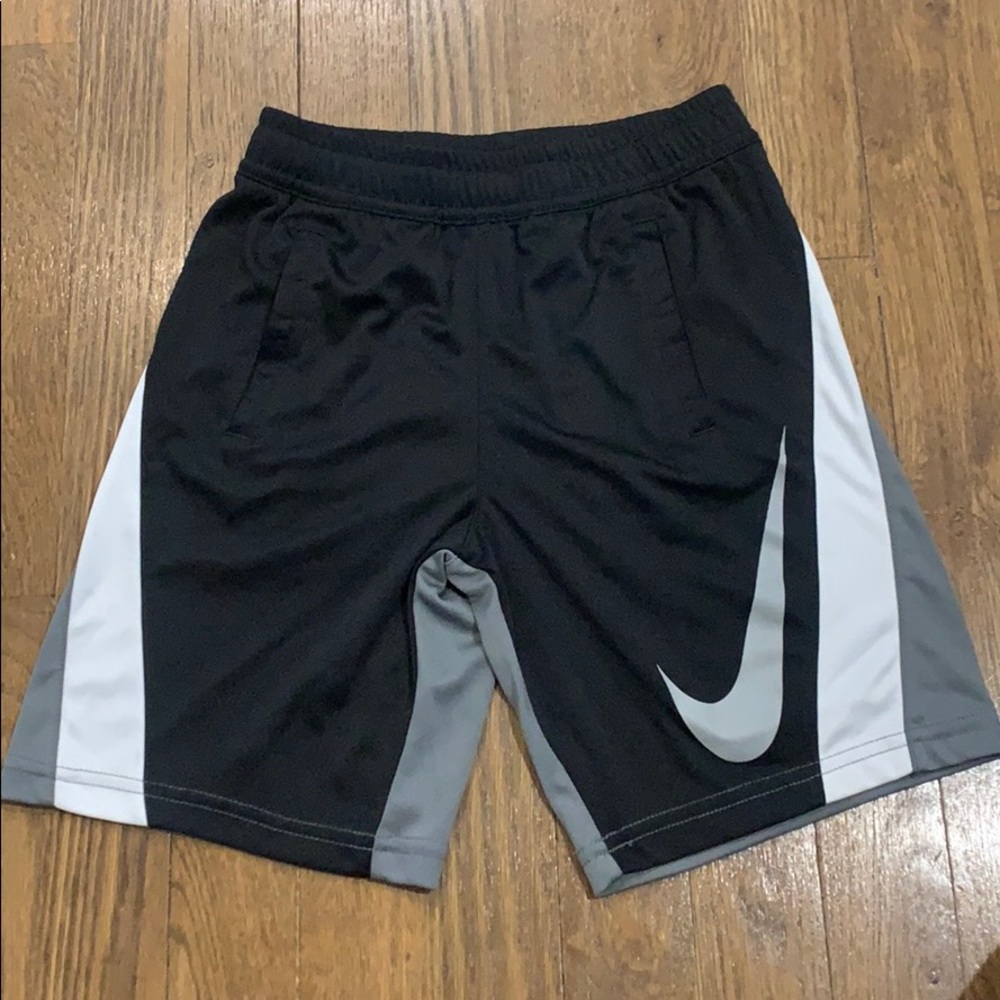 Nike boys shorts size 7